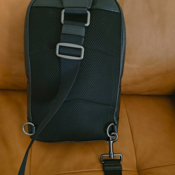 Coach Men’s Leather Sling Backpack Crossbody Bag Black Brown Stripe - Picture 5 of 5